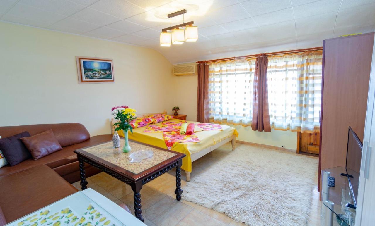 Fener Guest House Pomorie Esterno foto